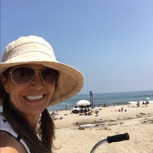 Meet your Posher, Dina